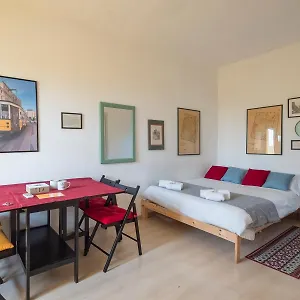 Appartamento Xenia - Luminous At Navigli Tram Theme, Milano